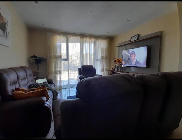 2 BEDROOM APARTMENT FOR SALE IN ROOIHUISKRAAL NORTH